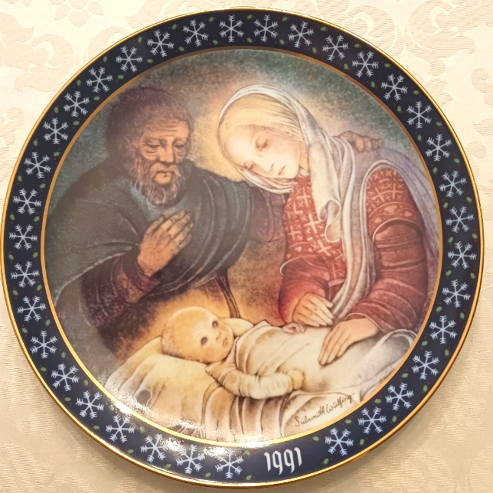 Collectible Salamith Wulfing Plate.